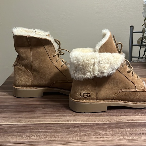 UGG QUINCY SUEDE LACE UP SHEEPSKIN LINED BOOTS - Picture 10 of 12